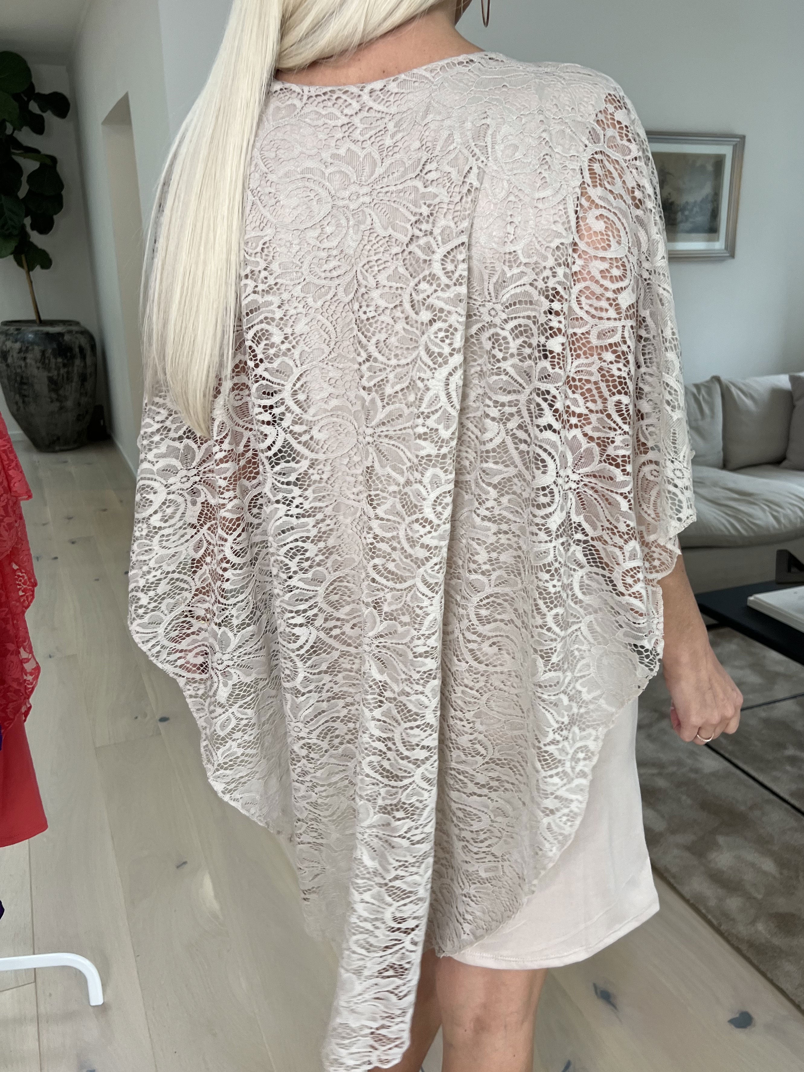 Kenya Lace - Söt tunikaklänning i spets